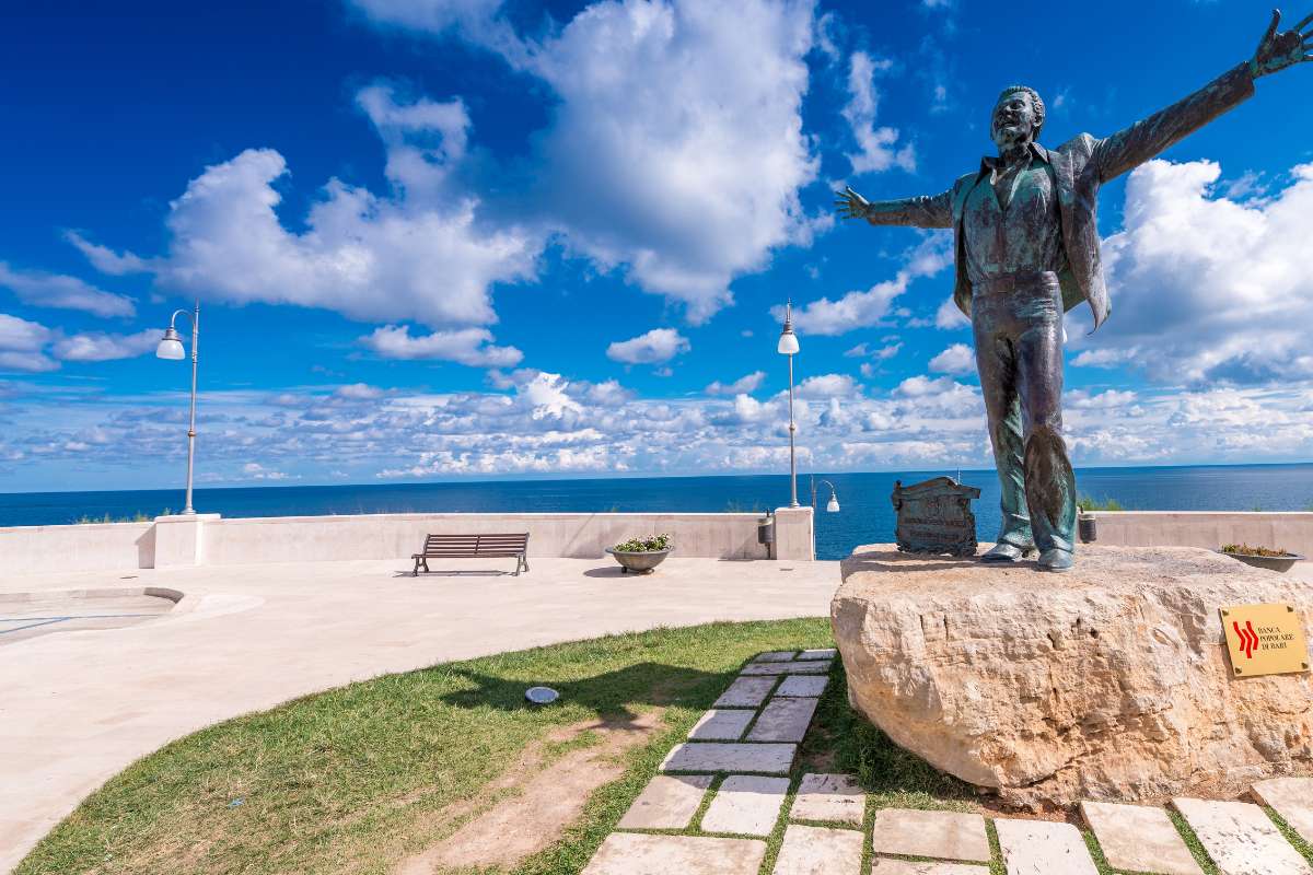 Monumento Modugno Polignano