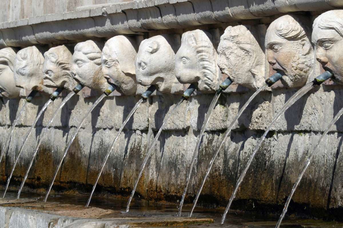 Fontana delle 99 Cannelle Simbolo L'Aquila